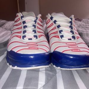 Nike air max , Size 8 , worn once .